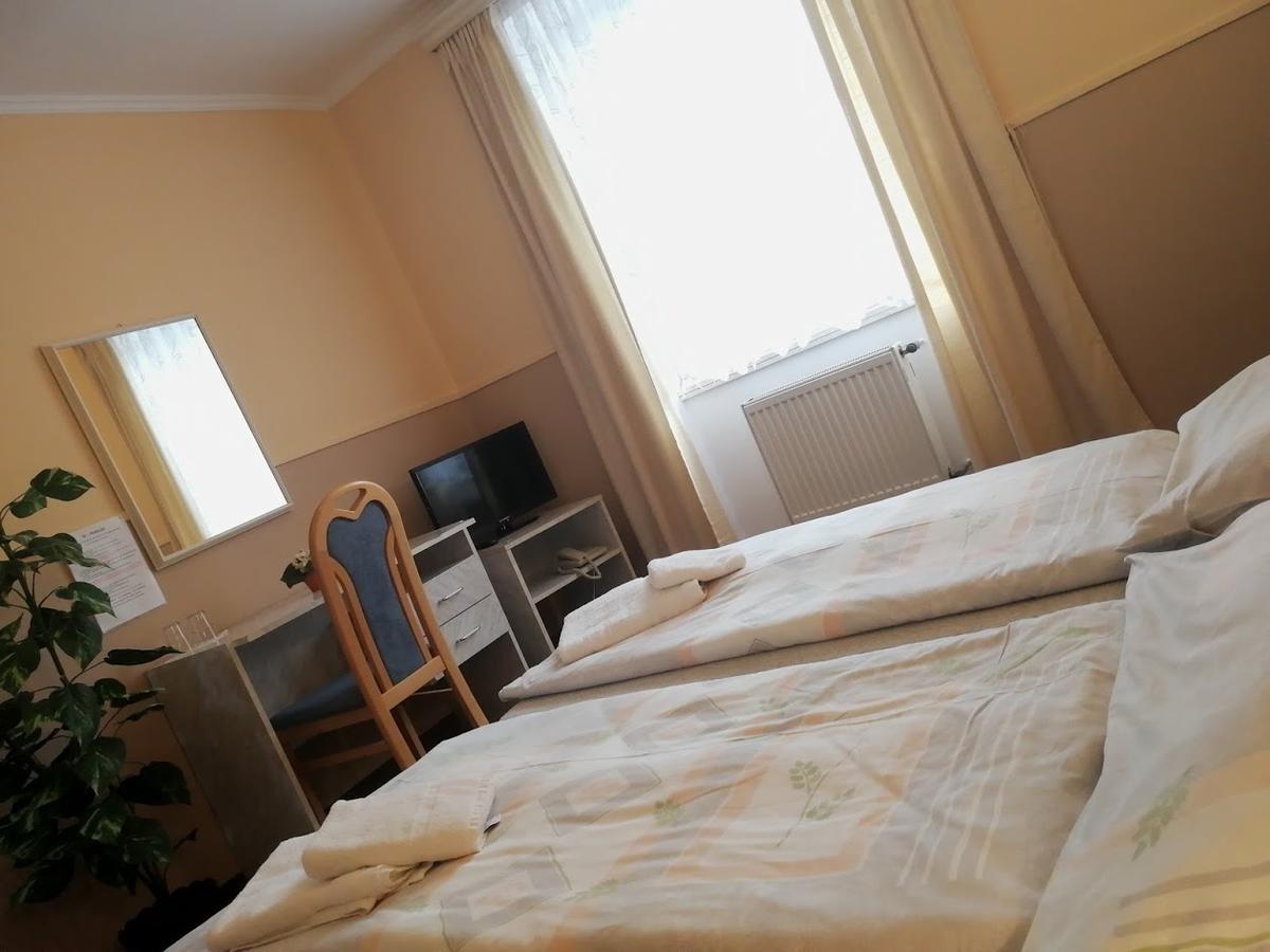 Hotel Wertheim Прага Екстер'єр фото
