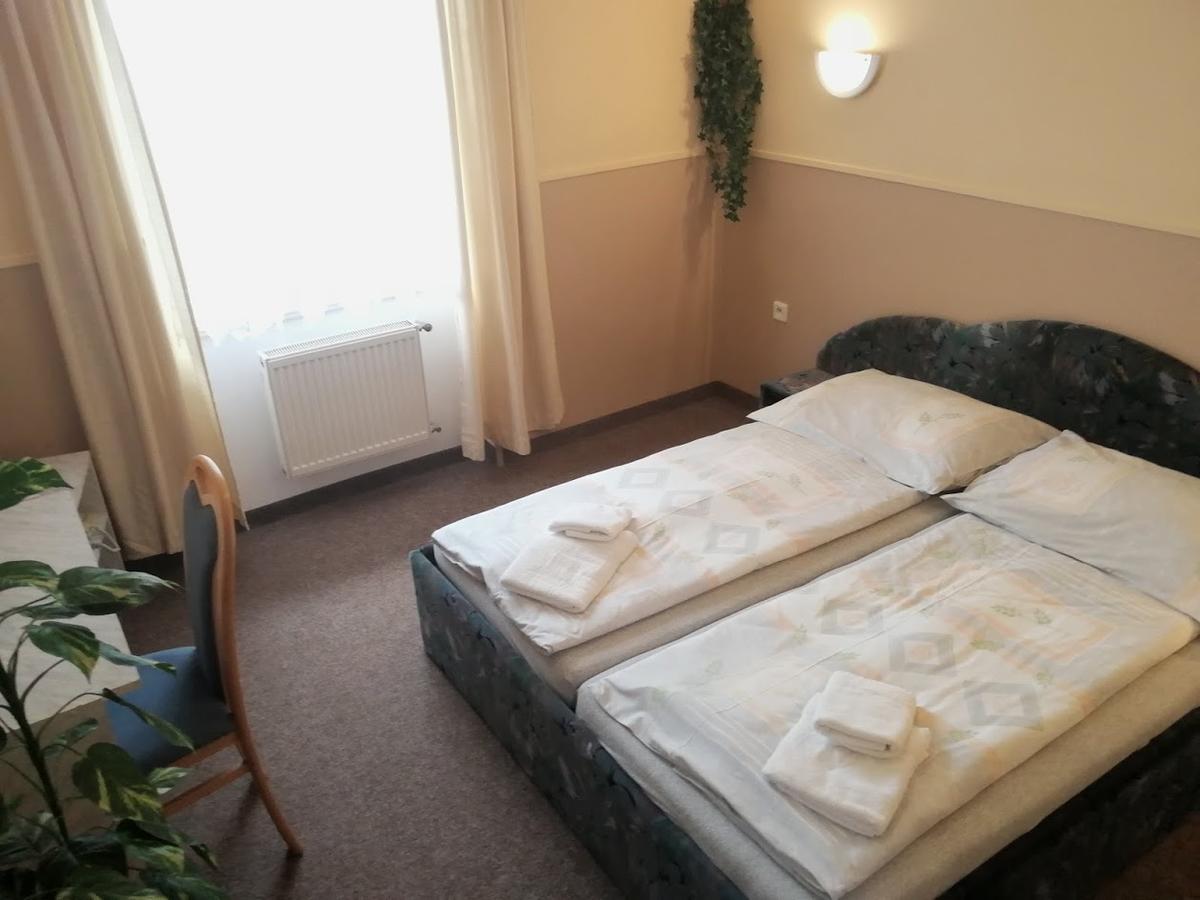 Hotel Wertheim Прага Екстер'єр фото